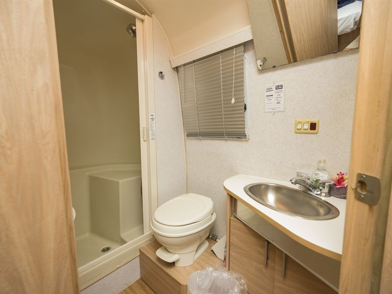 Indiana Tulip Airstream bathroom