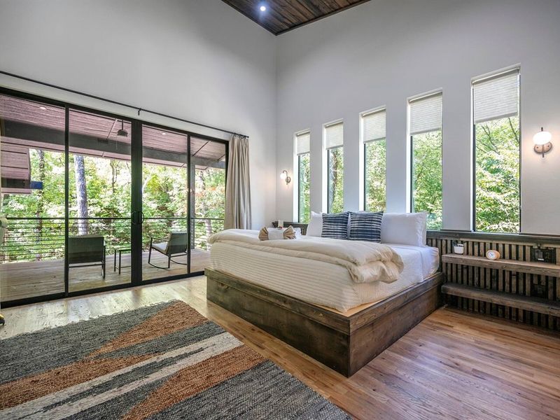 Upstairs king bedroom 4