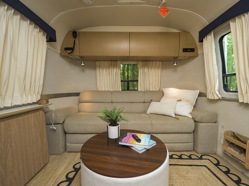 Iowa Bur Oak Air Stream Interior