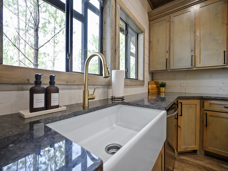 A splash of serenity in every dishwashing session in this tranquil kitchen nook