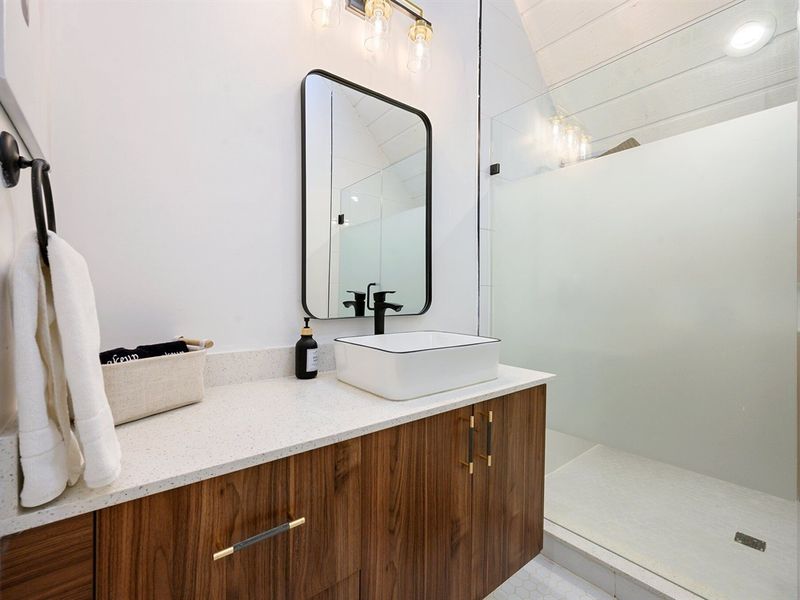 A bright bathroom that keeps mornings moving smoothly.