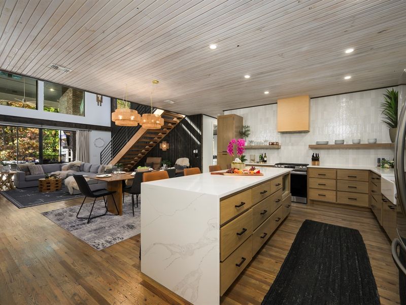 Room for the whole crew—at the table or breakfast bar