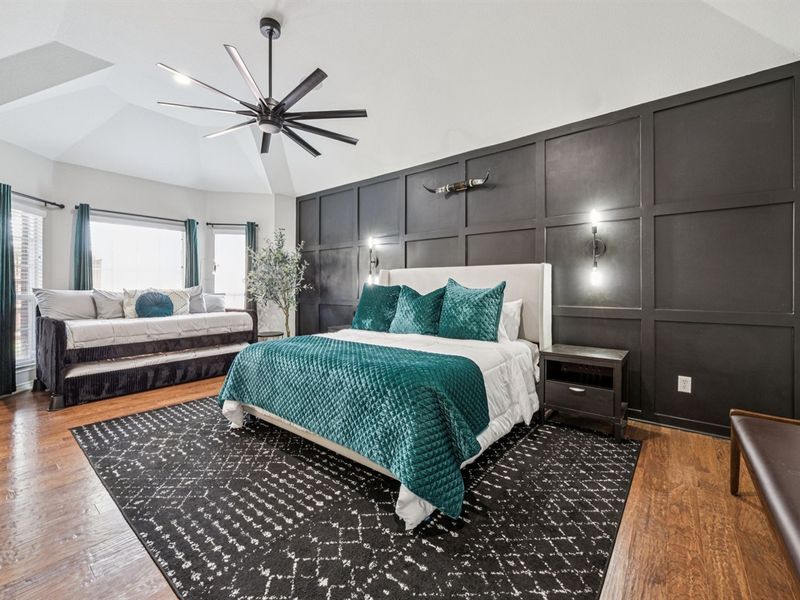 King bed + twin trundle for flexibility and comfort.