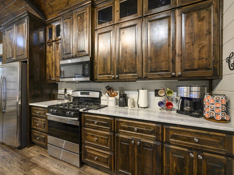 Cook up a storm in style at our fully equipped kitchen, featuring quartz countertops and beautiful oak cabinets.