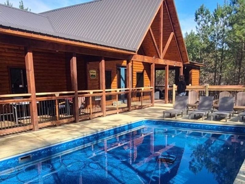 Fun and relaxation in the sparkling pool oasis