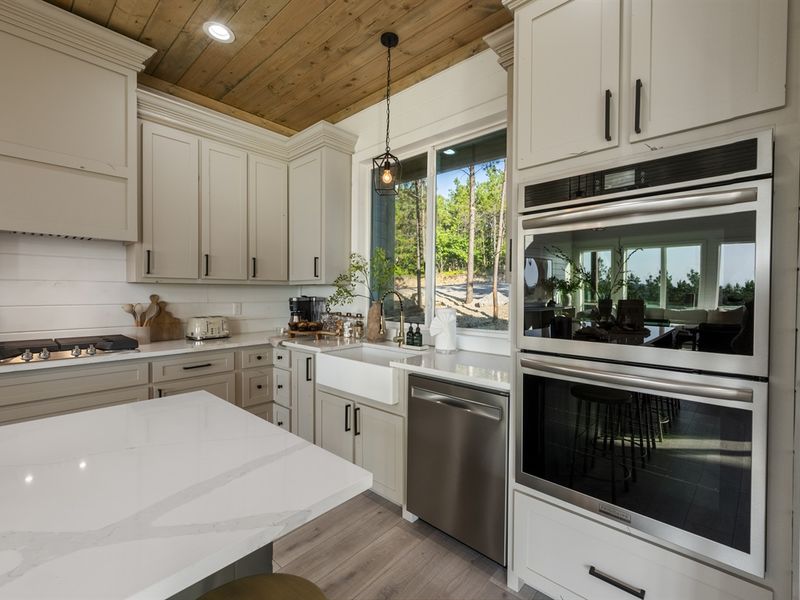 Cook big meals with ease&mdash;two ovens, endless flavor