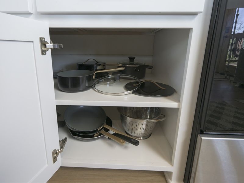 Fully equipped for preparing gourmet meals or simple breakfasts.