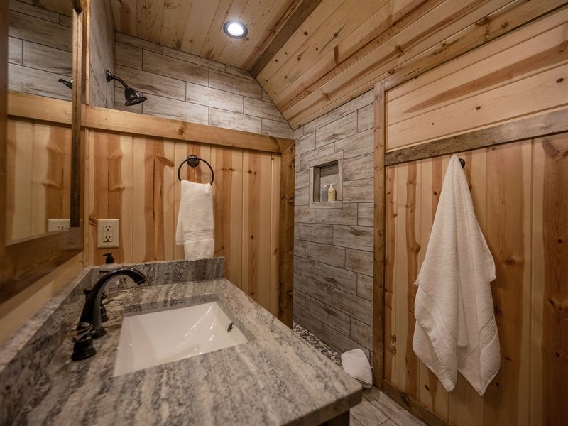 Upstairs Master Bedroom Ensuite Bathroom
