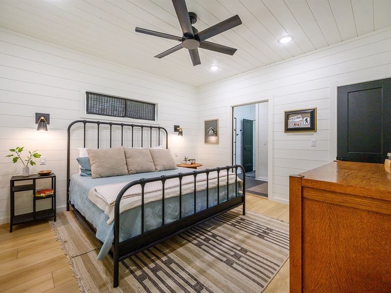 Dreamy bedroom vibes with a cozy bed and a calming ceiling fan for the ultimate relaxation spot.