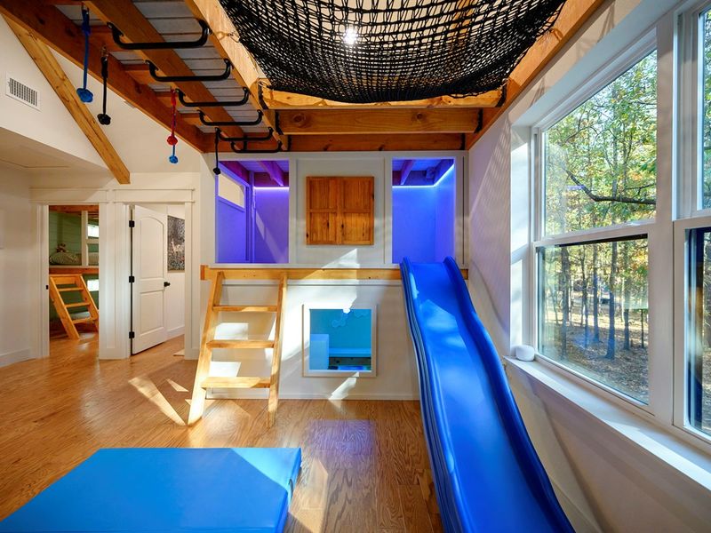 Ninja bars, a rope net, glowing play pods, and a slide—your little explorers will never want to leave. 😄🌟