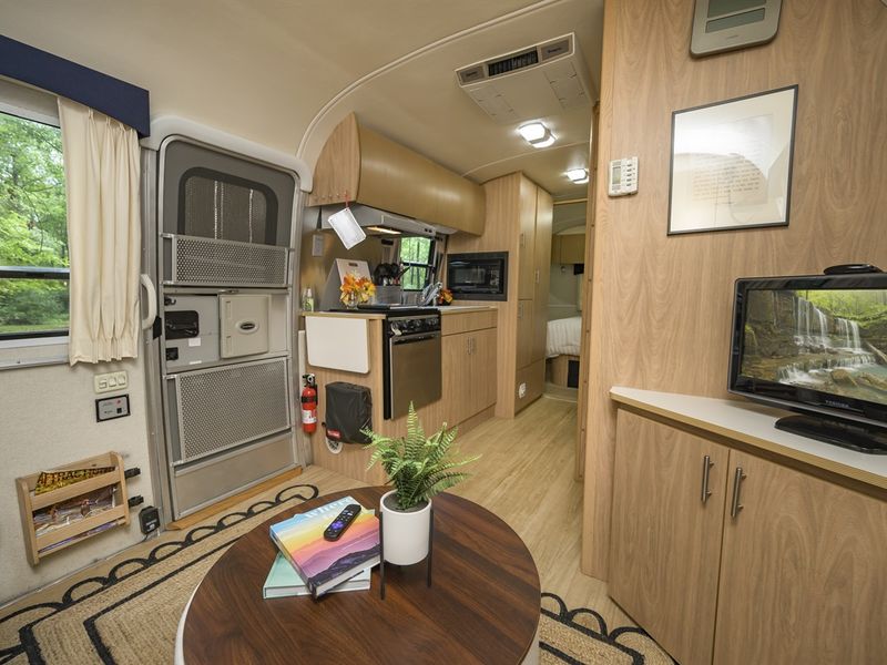 Iowa Bur Oak Air Stream Interior