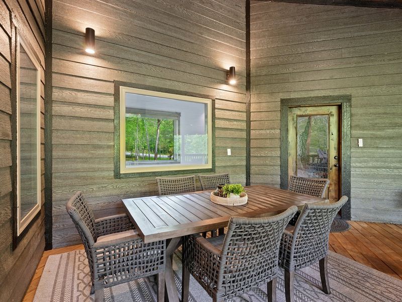 Evening Entertainment: Gather around the outdoor table for board games or puzzles after dinner