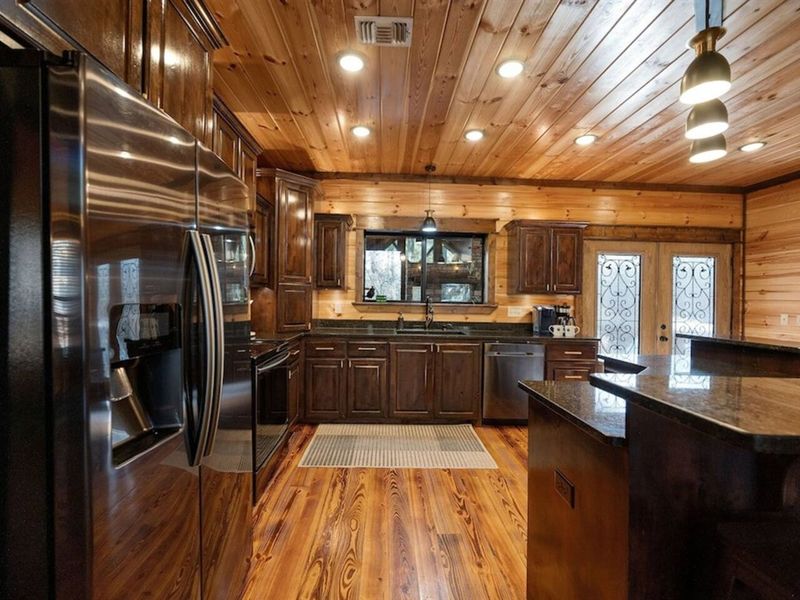 Lots of room in this kitchen for all of the cooks.