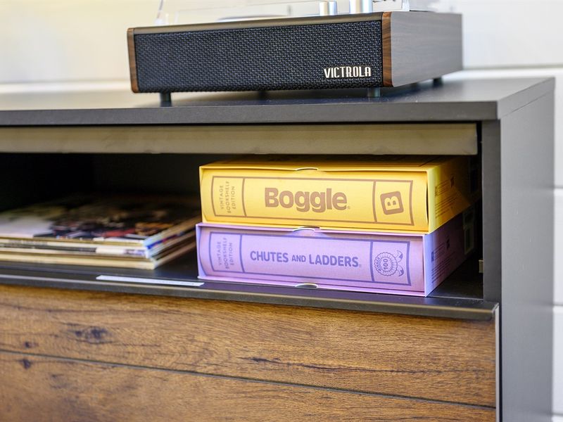 Bring your vinyl or steam your own music !