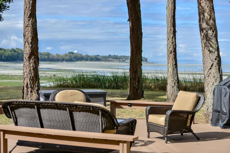 Enjoy the outdoor living with beach front access.