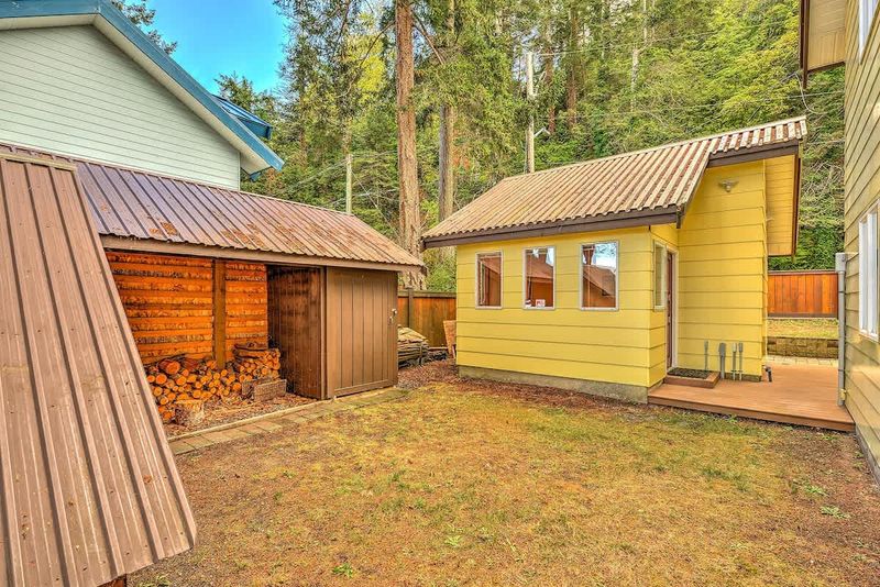 Cabin acts as fourth bedroom and third bathroom. 