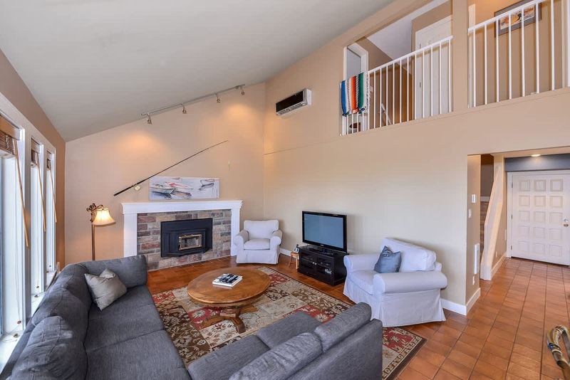 Living room space to enjoy with fantastic views. 
