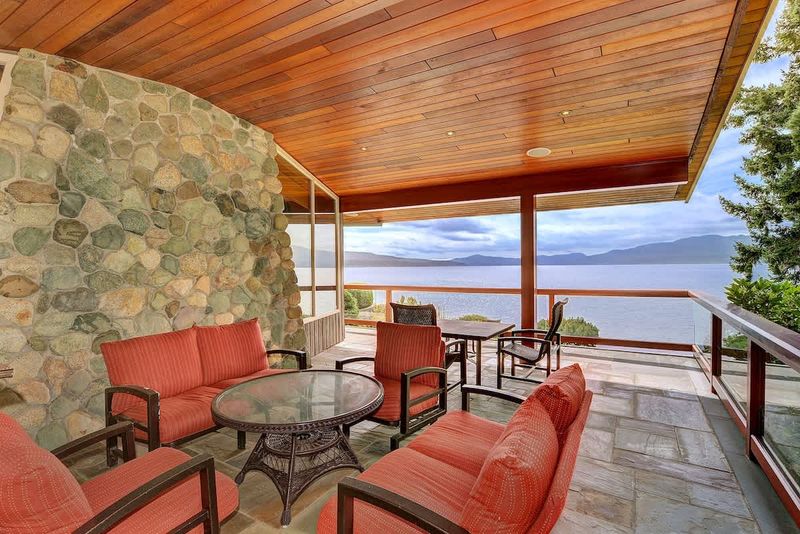 Expansive outside deck space. 