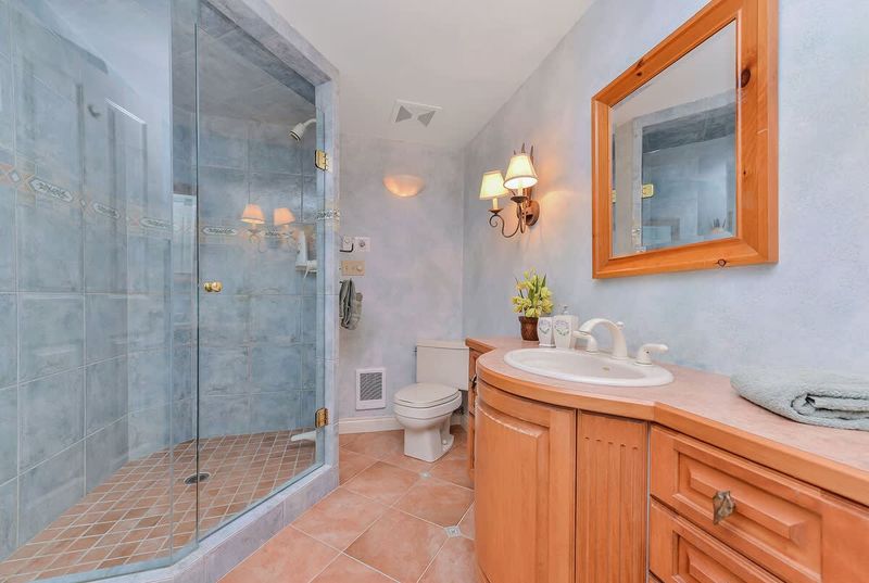 3rd bedroom ensuite. 