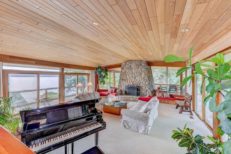 Large living room space on the main floor. 