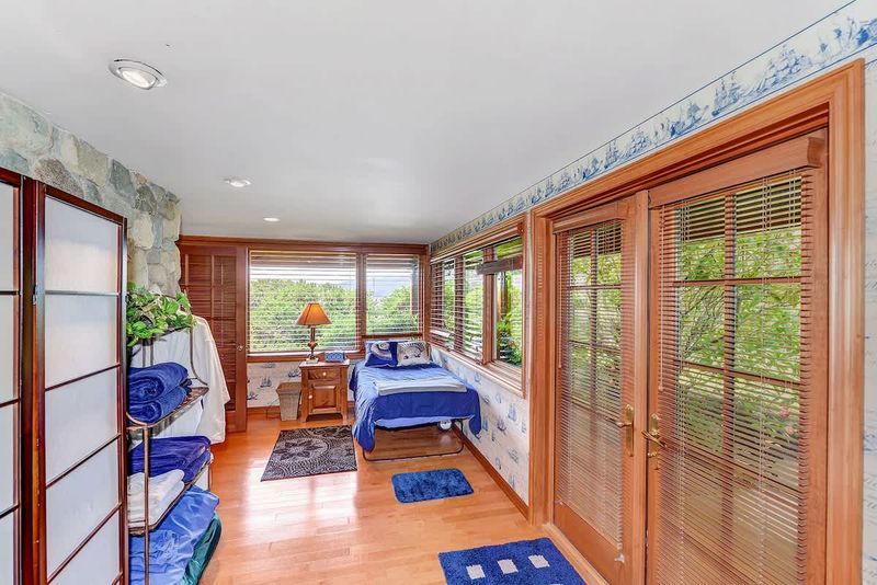 6th bedroom garden suite. 