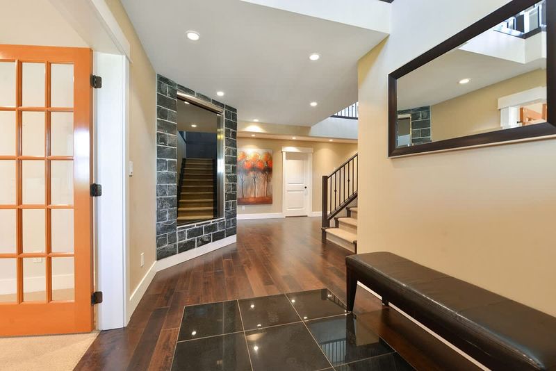 Main level foyer. 