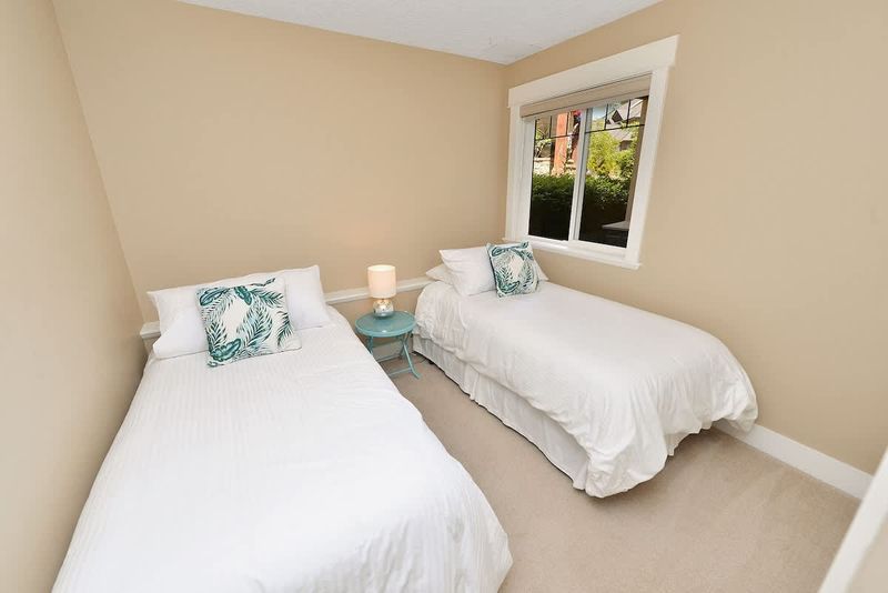 Main level 6th bedroom with 2 single beds. 
