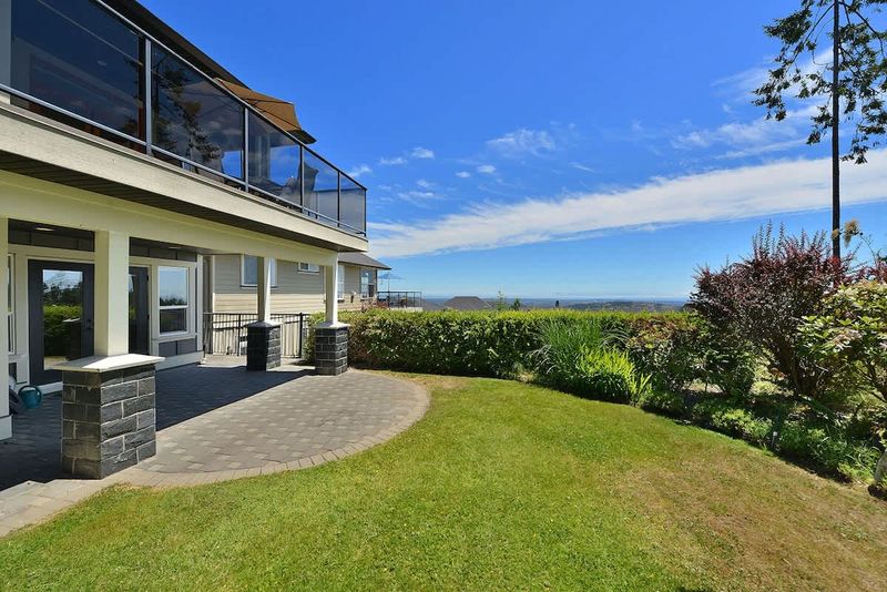 Back of house and yard plus views. 