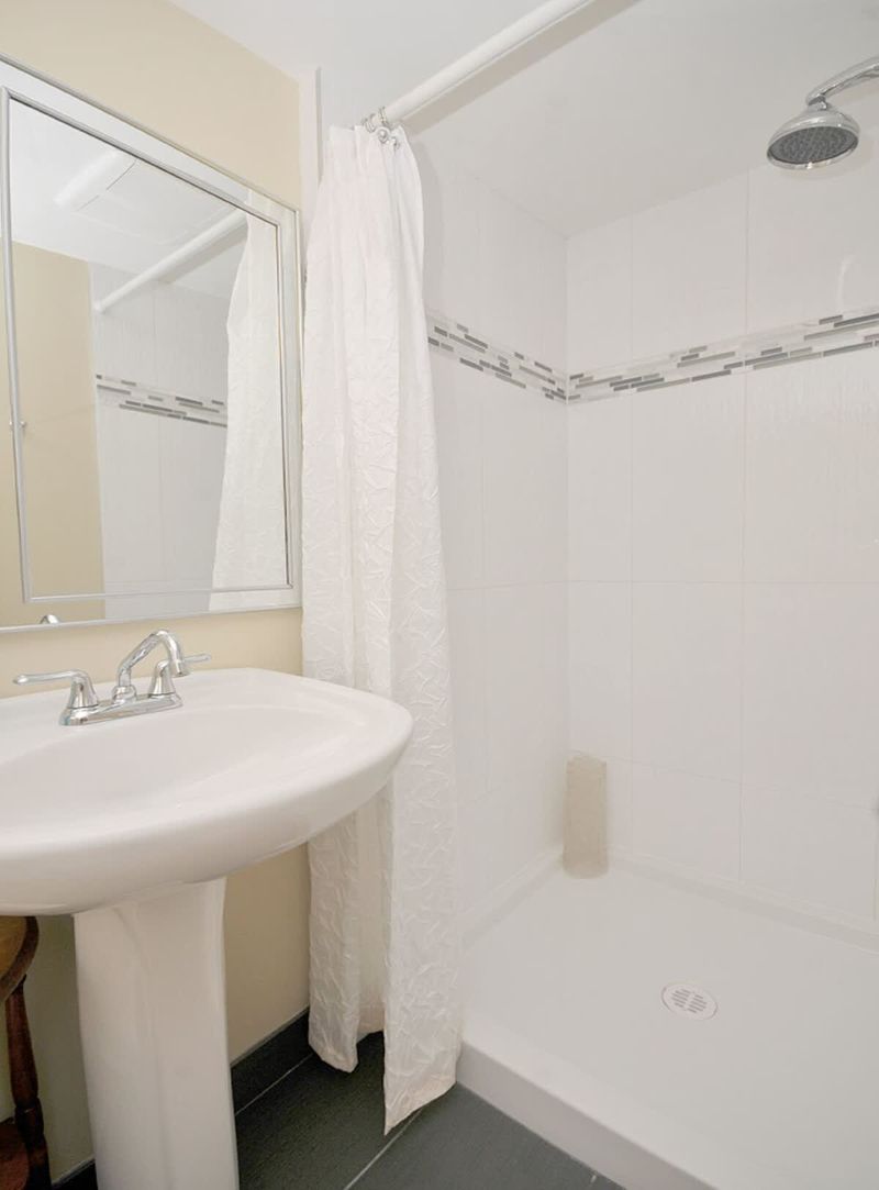 Full bathroom on the main floor.