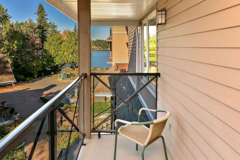 Beautiful deck side living. Peak a boo view of the ocean. 