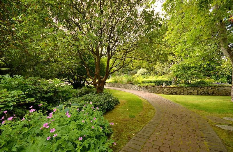 Miraloma gardens