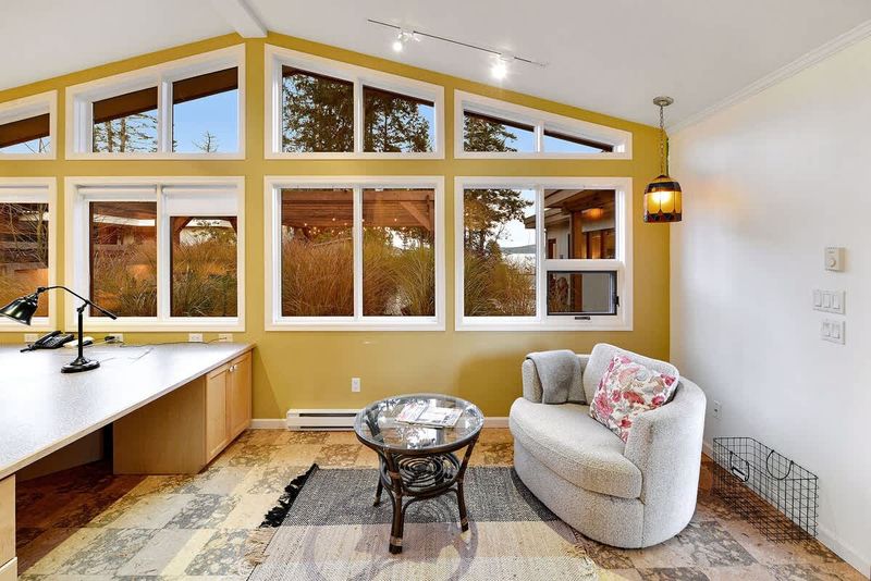 Full office space for workcations.