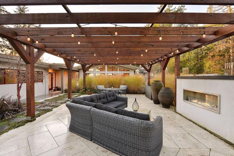 Lots of outdoor living spaces to enjoy.