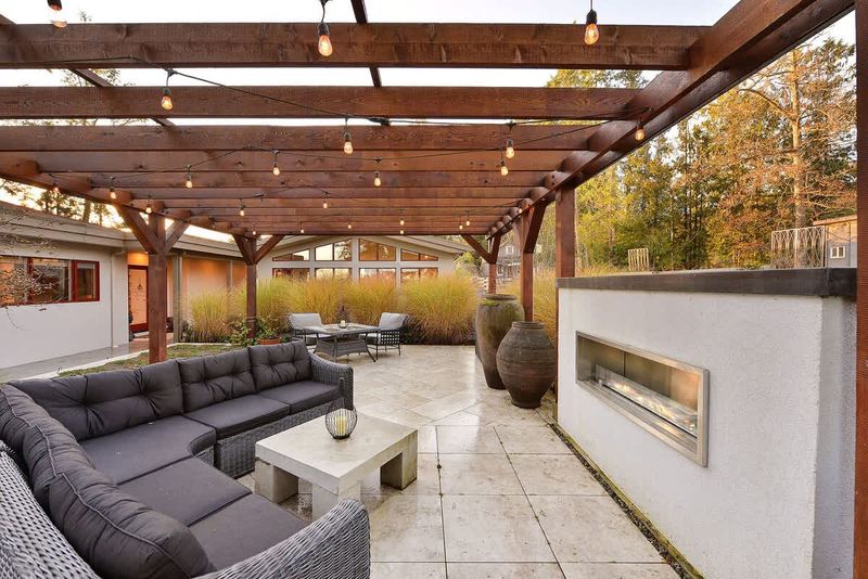 Lots of outdoor living spaces to enjoy.