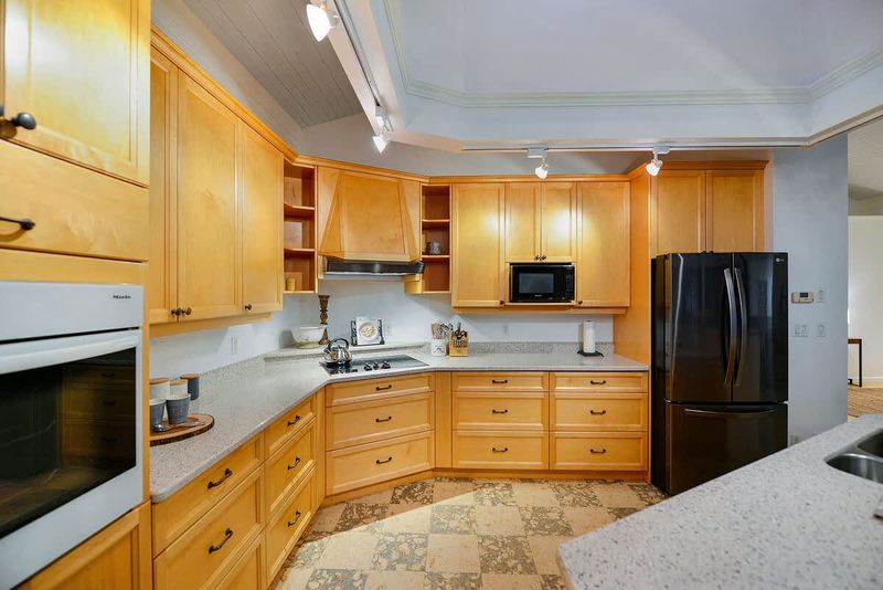 Fully equipped modern kitchen for the chef in your group.