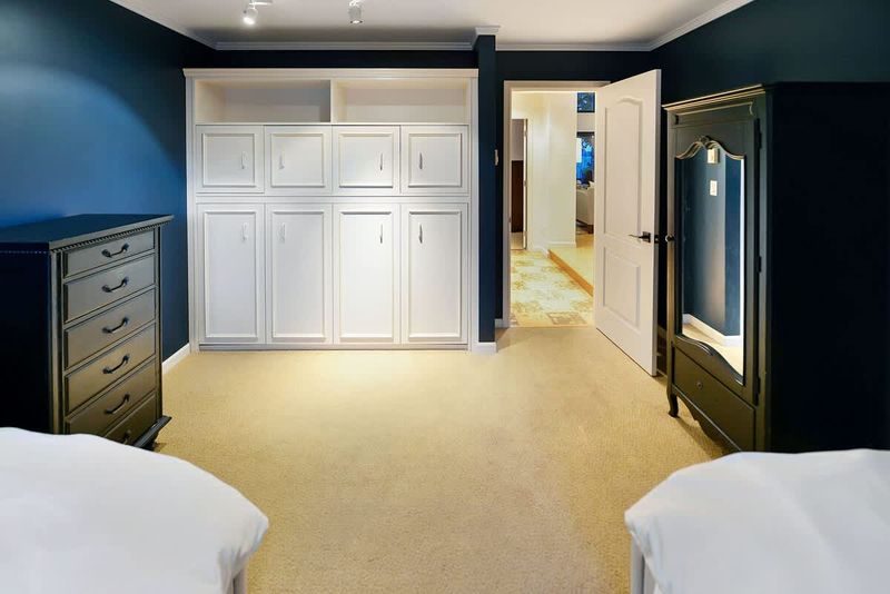 Second bedroom with 2 twins.