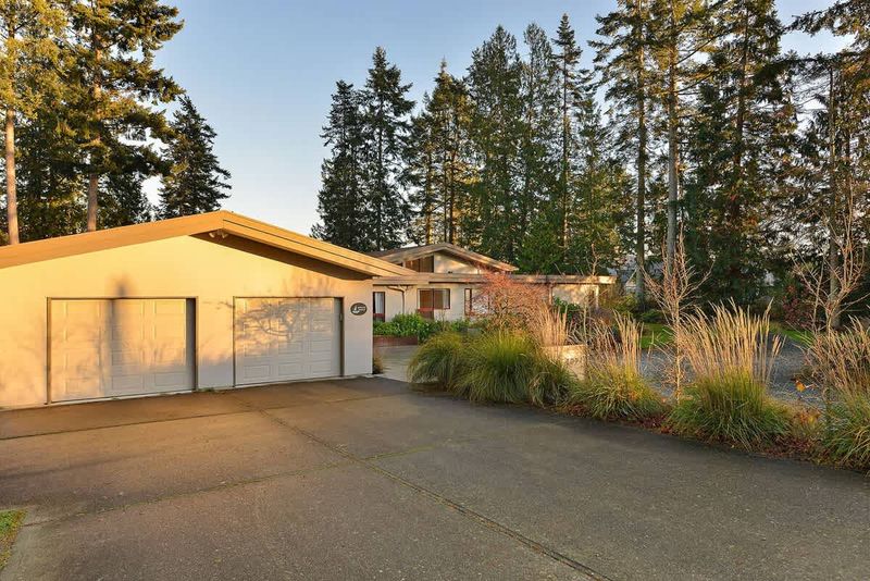 Lots of parking at front of the house.