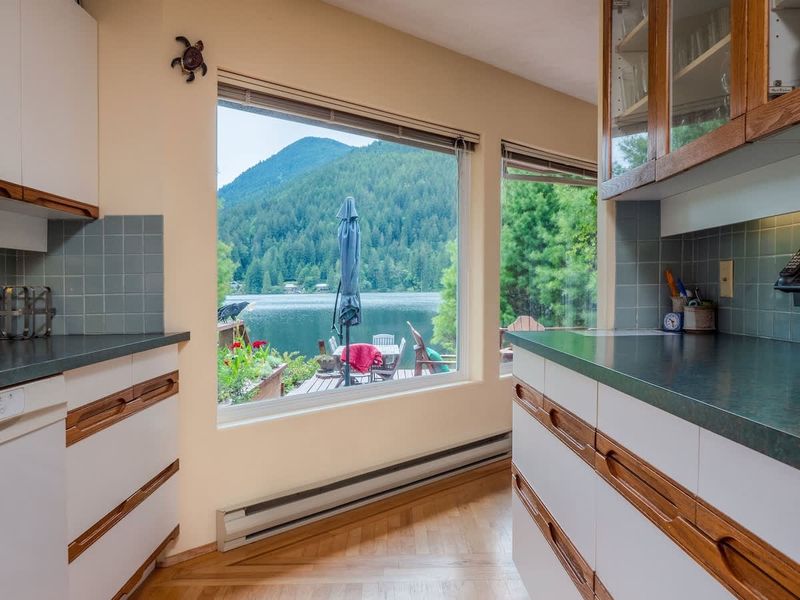 Fully equipped kitchen. 