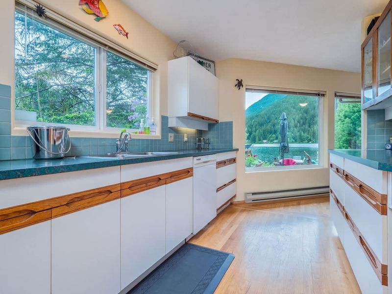 Fully equipped kitchen. 