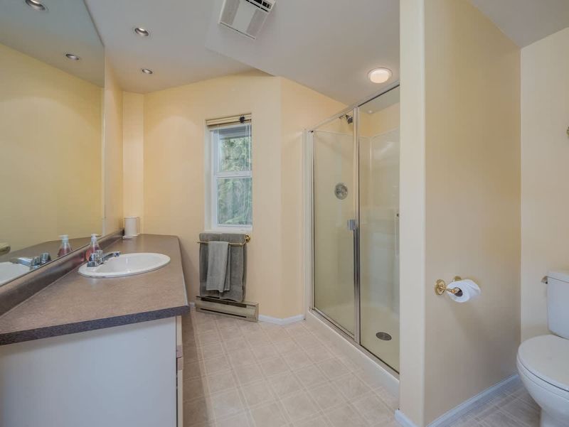 Upstairs primary bedroom ensuite.