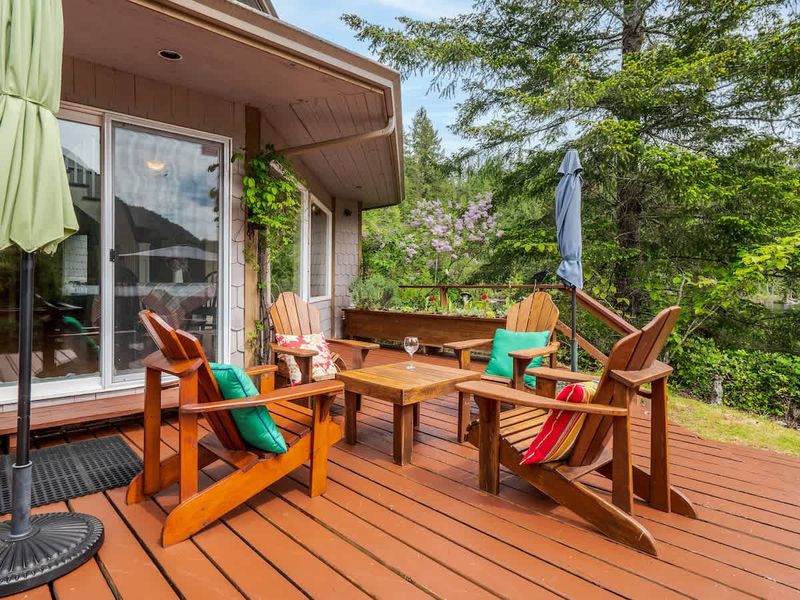 Lakeside living spaces are amazing. 