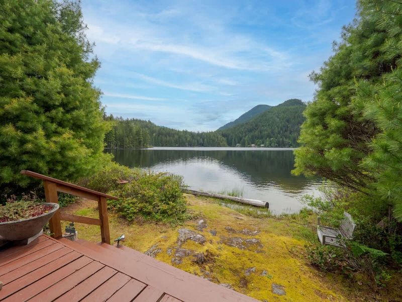Lakeside living spaces are amazing. 