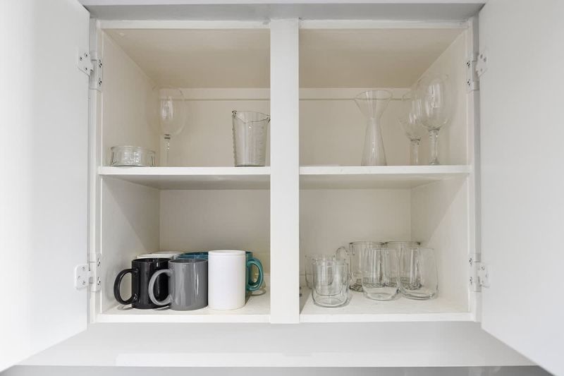 Fully equipped modern kitchen.