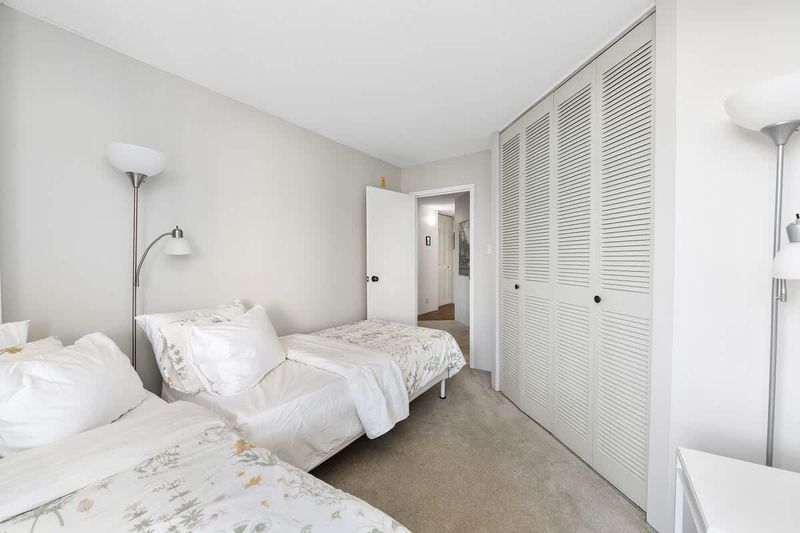 Second bedroom with two twin beds.