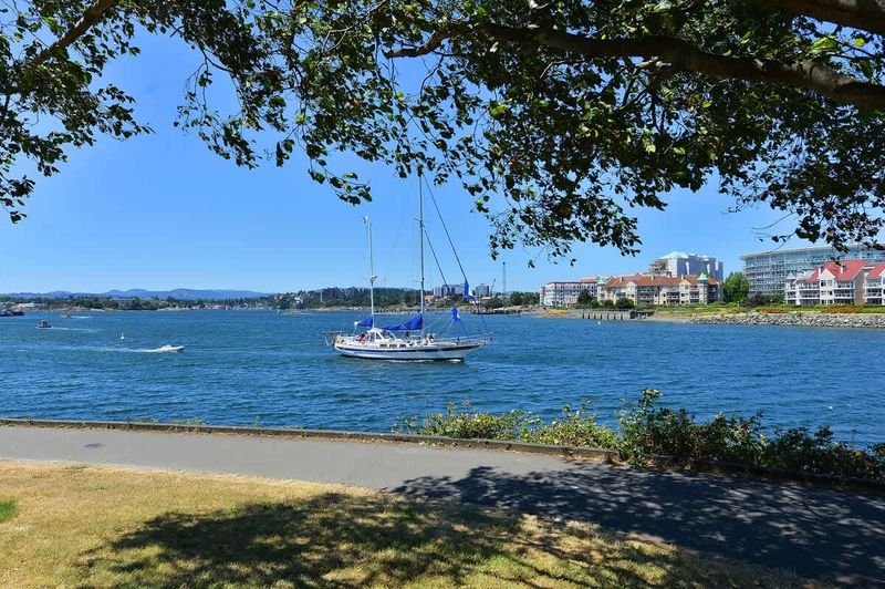 Harbour walk just steps away. 