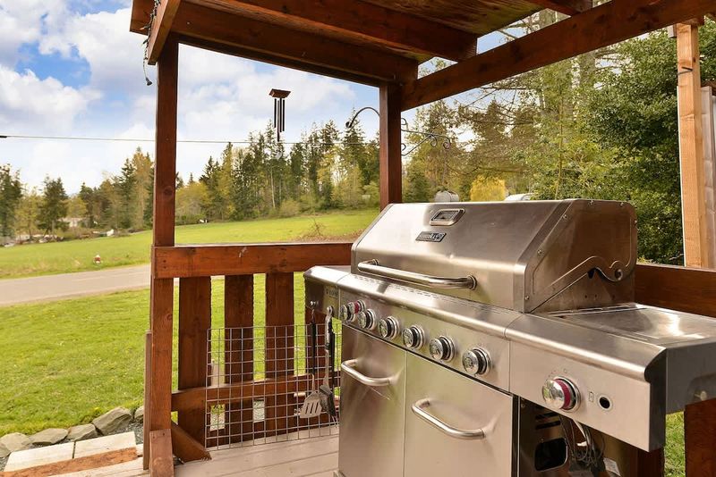 BBQ Grill and smoker.