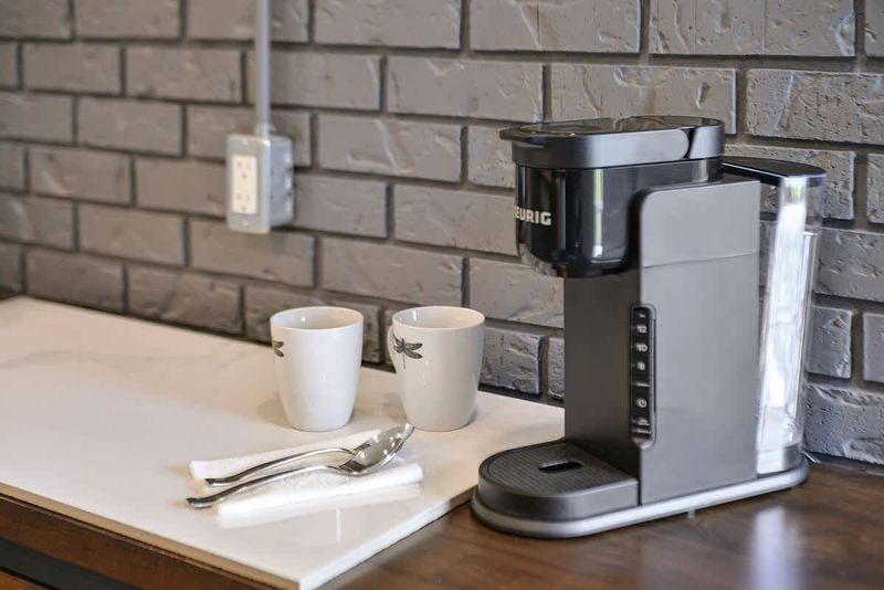 Fully equipped modern kitchen.