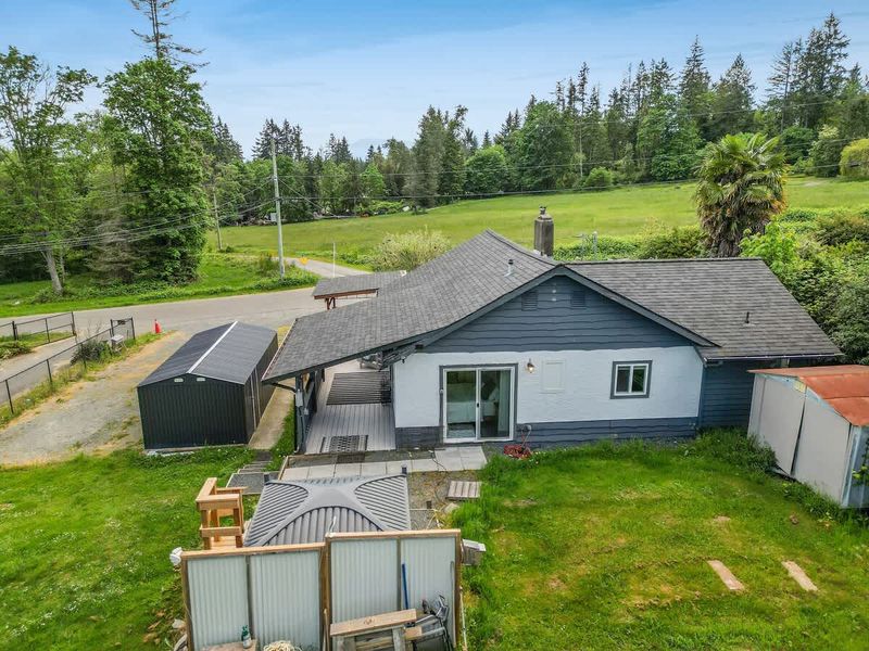 Back yard for the Dragonfly Cottage.