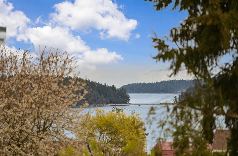 Some views of the nearby ocean.