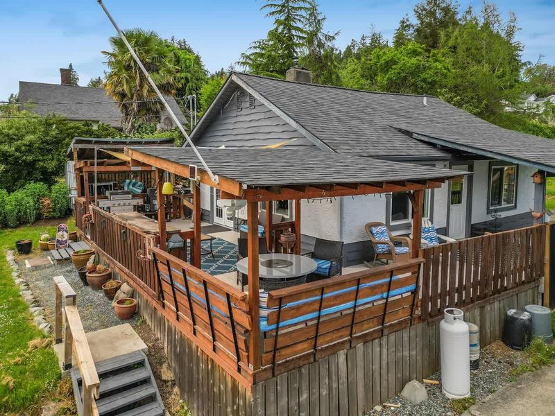Dragonfly Cottage with fantastic outdoor living spaces.